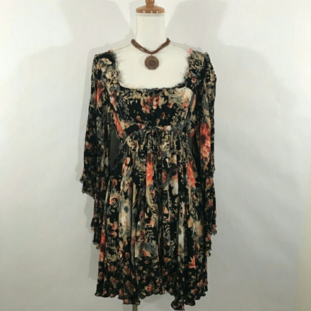 SOLD !People Rare Boho Floral Bell Sleeve Dress - Picture 5 of 12